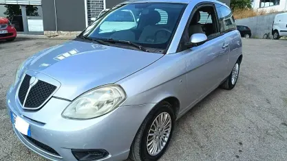 Usata Lancia Ypsilon 60 CV (44 kW) 2006 Grigio Utilitaria