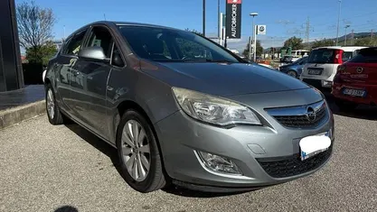 Grigio Usata 2015 Opel Astra Cosmo Tre volumi | 6490 € (Cara)
