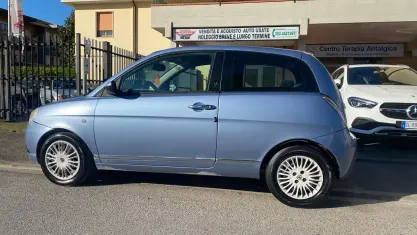 Usata Lancia Ypsilon 60 CV (44 kW) 2007 Blu Utilitaria