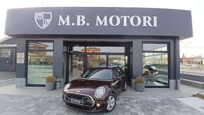 Begagnad Mini One Clubman 102 HK (75 kW) 2017 Röd Kombi