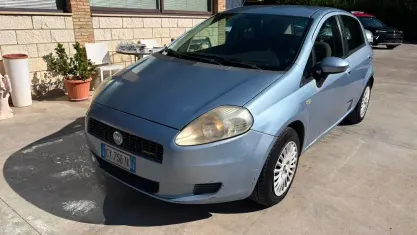 Usata Fiat Grande Punto Dynamic 75 CV (55 kW) 2005 Blu Utilitaria