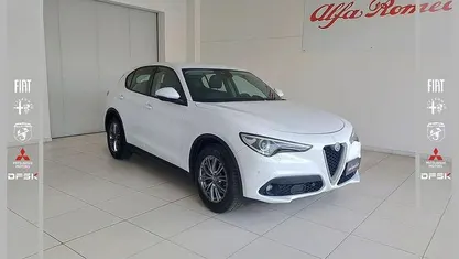 Usata Alfa Romeo Stelvio Executive 179 CV (131 kW) 2017 Bianco SUV