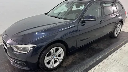 Usata BMW 320 Sport Line 190 CV (139 kW) 2017 Blu Station wagon