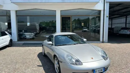 Usata Porsche 911 Carrera 4 299 CV (219 kW) 1999 Argento metallizzato Coupé