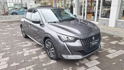 Usata 2023 Peugeot 208 Allure Due volumi | 16.950 € (Buon prezzo)