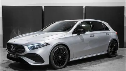 Nero Nuova 2026 Mercedes A180 Tre volumi | 38.243 € (Buon prezzo)