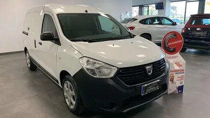 Bianco(met.) Usata 2021 Dacia Dokker Monovolume | 11.800 € (Buon prezzo)