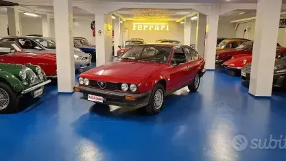 Usata Alfa Romeo GTV 131 CV (96 kW) 1982 Rosso alfa / pastello Coupé