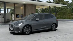 Skyscraper grey metallic Nuova 2025 BMW 225 Active Tourer M Sport Monovolume | 44.900 € (Buon prezzo)