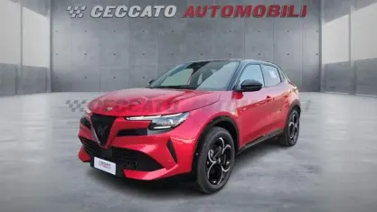 Nuova Alfa Romeo GT Junior Edizione Speciale 145 CV (106 kW) 2026 Rosso metallizzato SUV