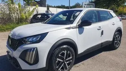Nuova Peugeot 2008 Active 102 CV (75 kW) 2025 Bianco SUV