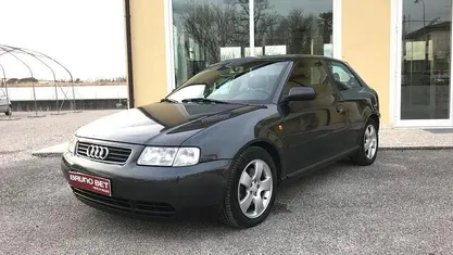 Grigio Usata 1999 Audi A3 Attraction Tre volumi | 2500 € (Ottimo prezzo)