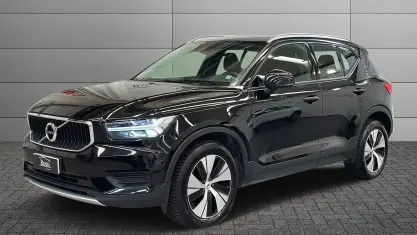 Usata Volvo XC40 Momentum 130 CV (95 kW) 2021 Nero metallizzato SUV
