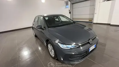 Begagnad VW Golf VIII Life 116 HK (85 kW) 2025 Grå Sedan