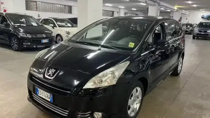 Usata Peugeot 5008 109 CV (80 kW) 2010 Nero Monovolume
