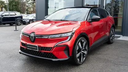 Usata Renault Mégane Equilibre 55 kW (75 CV) 2022 Rosso metall SUV