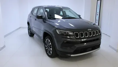 Usata Jeep Compass Altitude 131 CV (96 kW) 2024 Grigio SUV