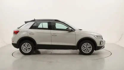 Usata VW T-Roc Life 150 CV (110 kW) 2023 Beigebeige SUV