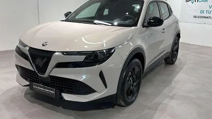 Beige Usata 2025 Alfa Romeo Junior SUV | 25.000 € (Ottimo prezzo)