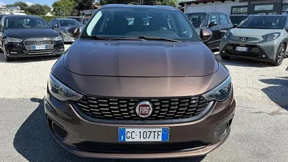 Marrone Usata 2018 Fiat Tipo Lounge Tre volumi | 9700 € (Buon prezzo)