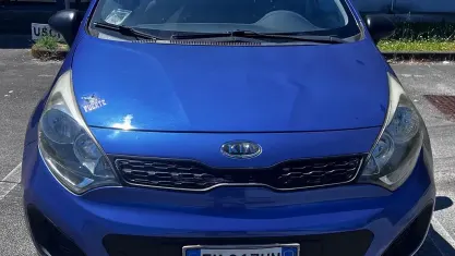 Usata Kia Rio 75 CV (55 kW) 2012 Bluazzurro Berlina