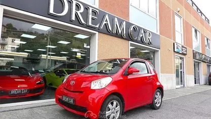 Usata Toyota iQ Sol 68 CV (50 kW) 2011 Rosso pastello Utilitaria