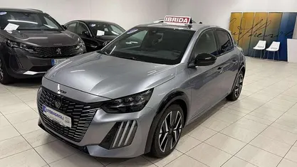 Grigio Usata 2024 Peugeot 208 GT Due volumi | 22.500 € (Buon prezzo)