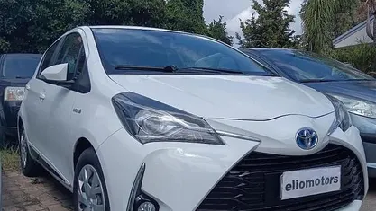 Bianco Usata 2019 Toyota Yaris Hybrid Business Edition Tre volumi | 12.950 € (Buon prezzo)