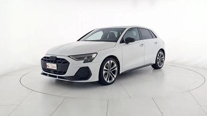 Usata Audi A3 S-Line 150 CV (110 kW) 2025 Bianco ghiacciaio metallizzato Berlina