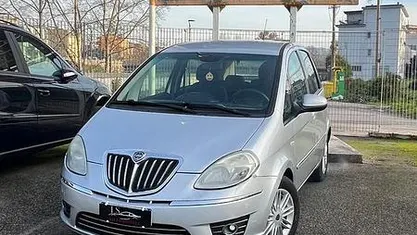 Usata Lancia Musa S 95 CV (69 kW) 2010 Grigio Monovolume