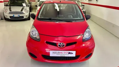 Usata Toyota Aygo Connect Style 68 CV (50 kW) 2011 Rosso Utilitaria