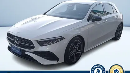 Bianco metallizzato Usata 2023 Mercedes A180 Advanced Plus Tre volumi | 30.500 € (Buon prezzo)