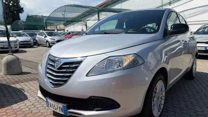 Usata Lancia Ypsilon Silver 95 CV (69 kW) 2012 Argento Utilitaria