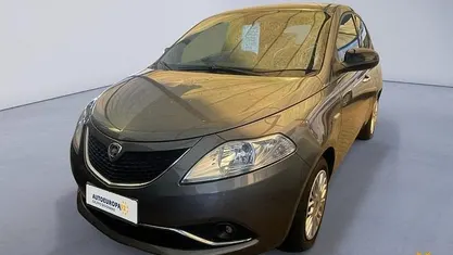 Usata Lancia Ypsilon Gold 69 CV (50 kW) 2017 Utilitaria