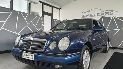 Usata 1997 Mercedes E250 Elegance Tre volumi | 8900 €