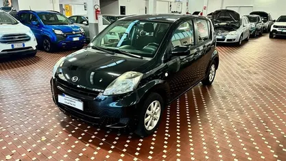 Nero Usata 2011 Daihatsu Sirion TAKA Due volumi | 4400 € (Buon prezzo)