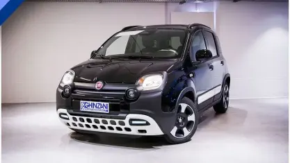 Ny Fiat Panda Cross 70 HK (51 kW) 2026 Svart Halvkombi