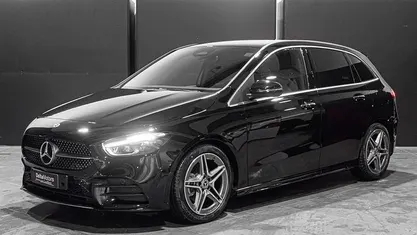 Nero Nuova 2025 Mercedes 180 Advanced Plus Tre volumi | 36.339 € (Super prezzo)