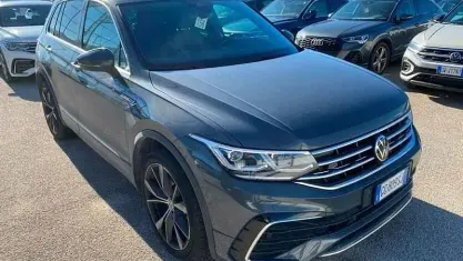 Usata VW Tiguan R-line 200 CV (147 kW) 2022 Grigio scuro SUV