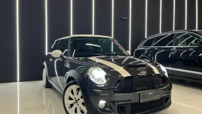 Usata Mini Cooper S Hype 184 CV (135 kW) 2010 Nero Utilitaria
