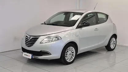 Grigio Usata 2015 Lancia Ypsilon Silver Due volumi | 8990 € (Cara)