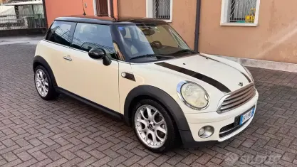 Usata Mini Cooper D 109 CV (80 kW) 2007 Beige Utilitaria