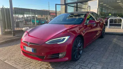 Begagnad Tesla Model S Performance 580 kW (789 HK) 2018 Röd Halvkombi