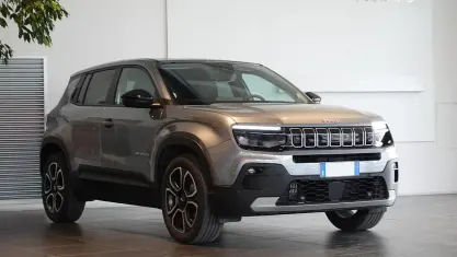 Usata Jeep Avenger Summit 101 CV (74 kW) 2025 Grigio SUV