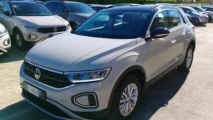 Usata VW T-Roc Life 110 CV (80 kW) 2024 Nero SUV