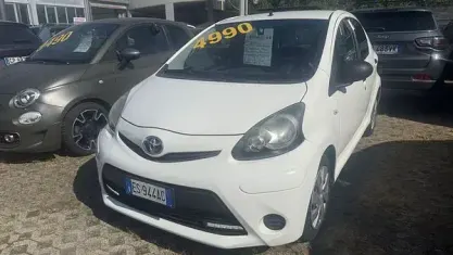 Usata Toyota Aygo Connect Style 72 CV (52 kW) 2013 Bianco Utilitaria