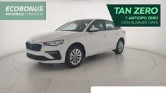 Bianco magnolia Nuova 2025 Skoda Scala Selection Due volumi | 21.400 € (Buon prezzo)