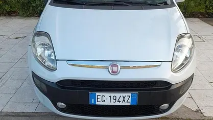 Usata Fiat Grande Punto 77 CV (56 kW) 2011 Bianco Utilitaria