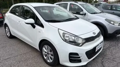 Usata Kia Rio 83 CV (61 kW) 2017 Bianco Berlina