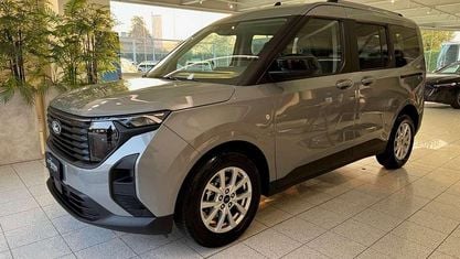 Käytetty Ford Tourneo Courier Titanium 125 HP (91 kW) 2025 Hopea Tila-auto